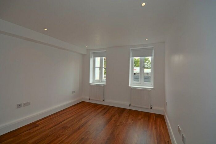 1 Bedroom Apartment To Rent In Smarts Lane, Loughton, IG10