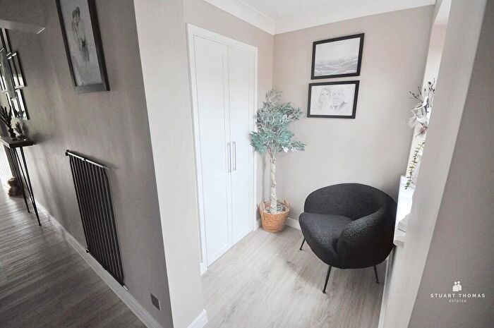5 Bedroom Detached House For Sale In High Road, Hockley, SS5