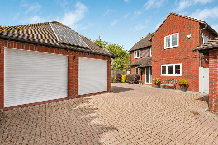 4 Bedroom Detached House For Sale In Canal Court, Wantage, OX12