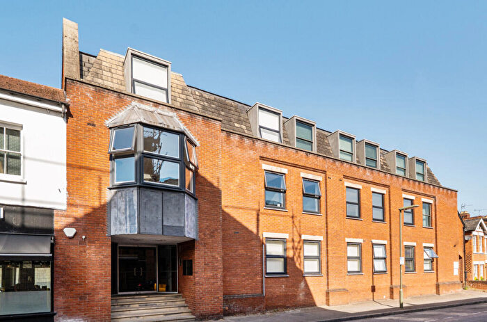 1 Bedroom Flat For Sale In Minorca Road, Weybridge, Surrey, KT13