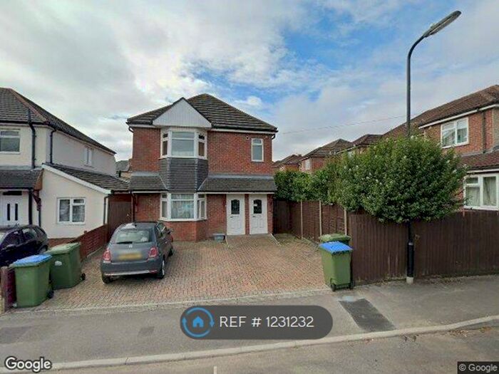 3 Bedroom Flat To Rent In Sirdar Road, Southampton, SO17
