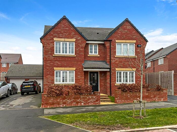 4 Bedroom Link Detached House For Sale In Pinewood Avenue, Warwick * Four Bedrooms *, CV34