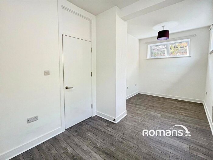 1 Bedroom Flat To Rent In Castle Street, High Wycombe, Buckinghamshire, HP13