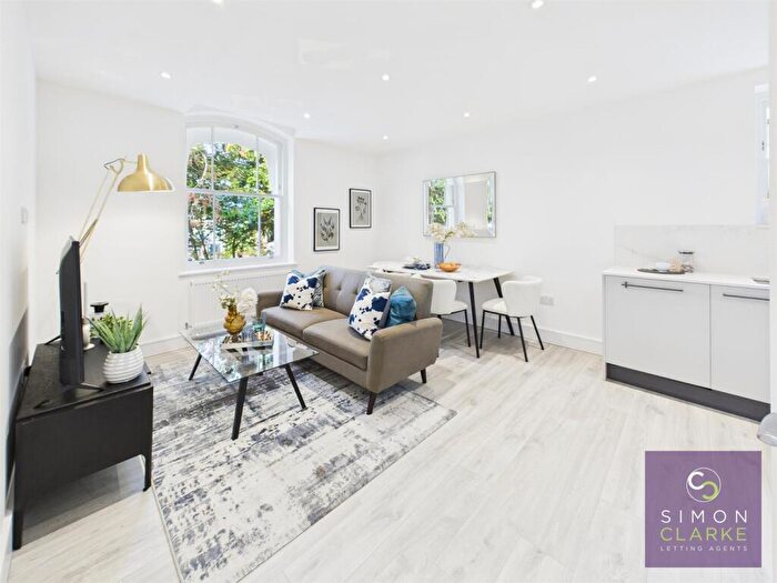 2 Bedroom Apartment To Rent In Woodside Avenue, London, N12