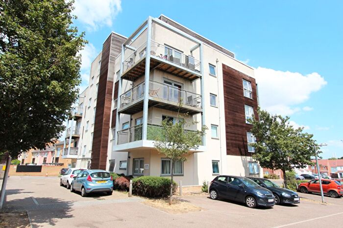 1 Bedroom Flat For Sale In Cameron Drive, Dartford, Kent, DA1