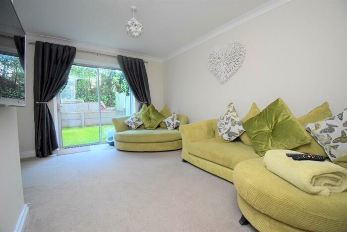 1 Bedroom Maisonette To Rent In Timber Bank Chatham, ME5