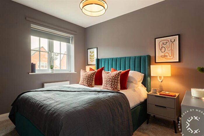 3 Bedroom Semi Detached House To Rent In Hatfield Lane, DN3