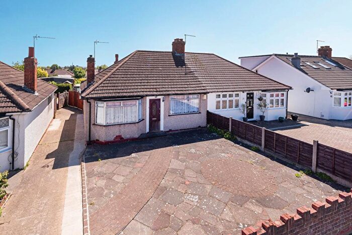 2 Bedroom Semi-Detached Bungalow For Sale In Abbotts Walk, Bexleyheath, DA7