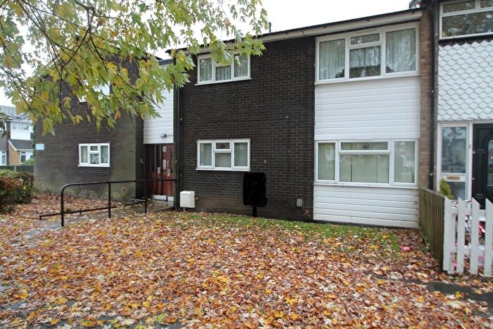 1 Bedroom Flat To Rent In Mynchens, Laindon, Basildon, SS15