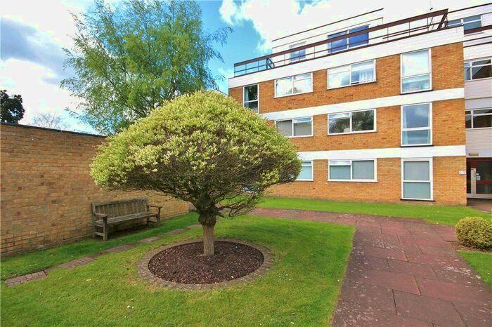 2 Bedroom Flat To Rent In Thames Side, Staines-Upon-Thames, Surrey, TW18