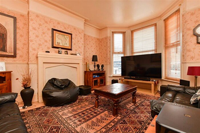 3 Bedroom Semi-Detached House For Sale In Grosvenor Road, Broadstairs, Kent, CT10