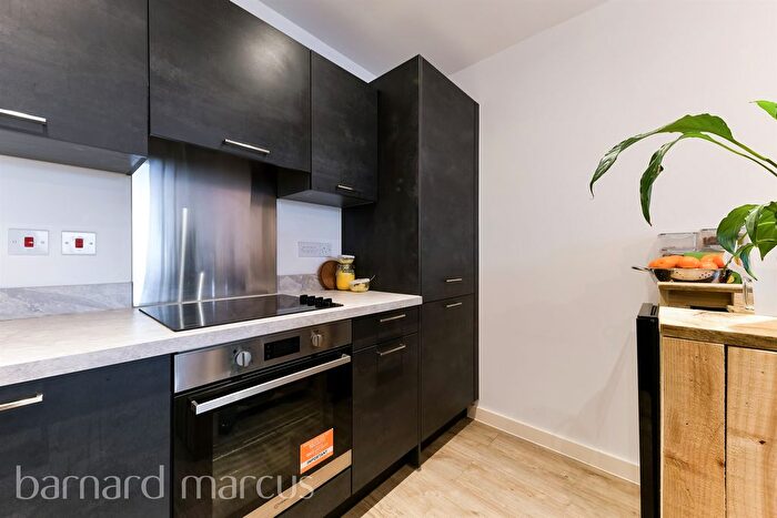 1 Bedroom Flat For Sale In Marketfield Way, Redhill, RH1