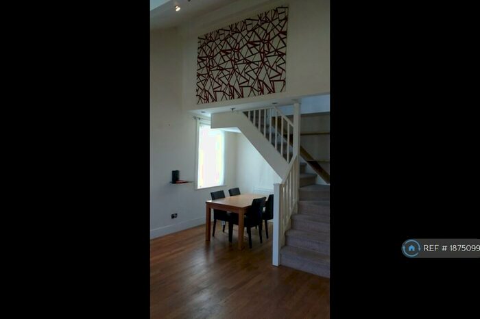 2 Bedroom Flat To Rent In Aigburth, Liverpool, L17