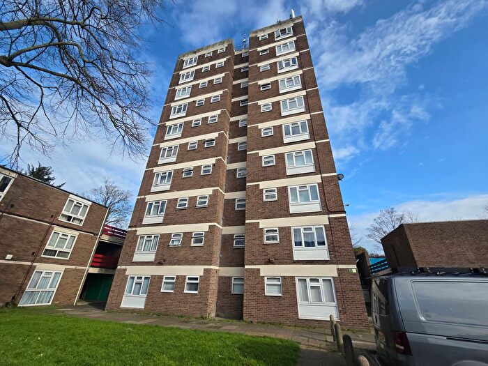 Studio To Rent In Grove House, Waltham Cross, EN8