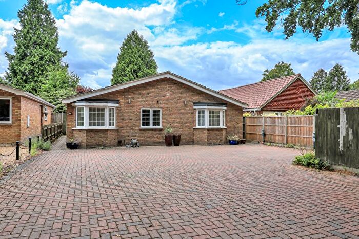 3 Bedroom Bungalow For Sale In Coppice Avenue, Great Shelford, CB22