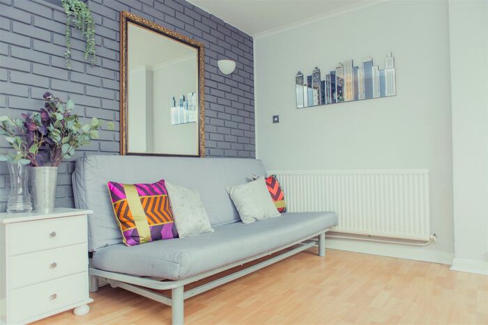 Studio To Rent In Dapdune Road, Guildford, GU1