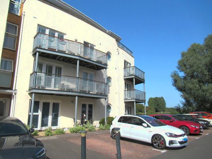 2 Bedroom Flat To Rent In Bridge Wharf, Right Next To River, Chertsey, KT16