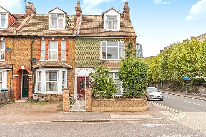 3 Bedroom End Of Terrace House For Sale In St. Johns Road, Watford, Hertfordshire, WD17