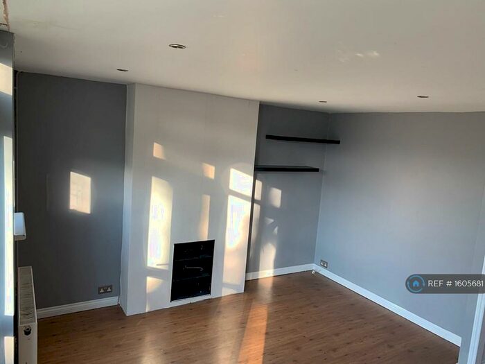 2 Bedroom Maisonette To Rent In Avonfield Court, Walthamstow, London, E17