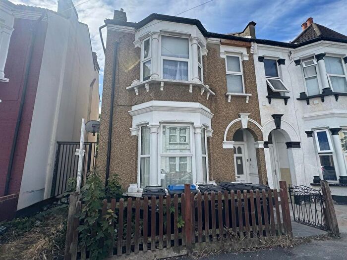 2 Bedroom Flat For Sale In Hathaway Road, Croydon, CR0