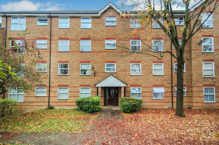 2 Bedroom Flat To Rent In Cassis Court, Loughton, IG10