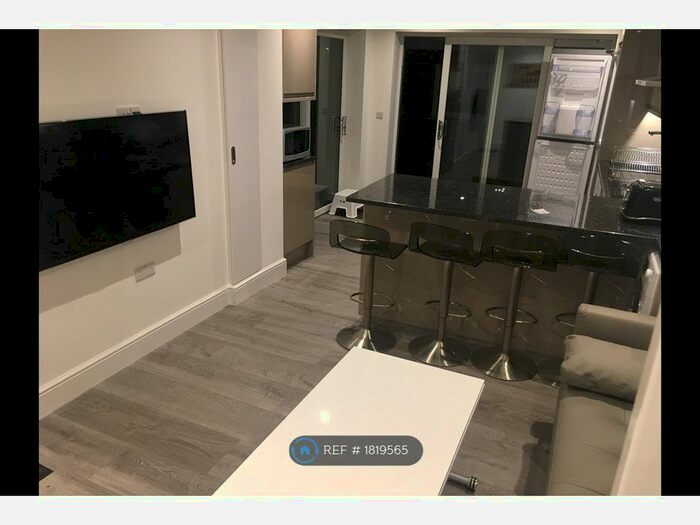 4 Bedroom End Of Terrace House To Rent In Buxton Street, London, E1