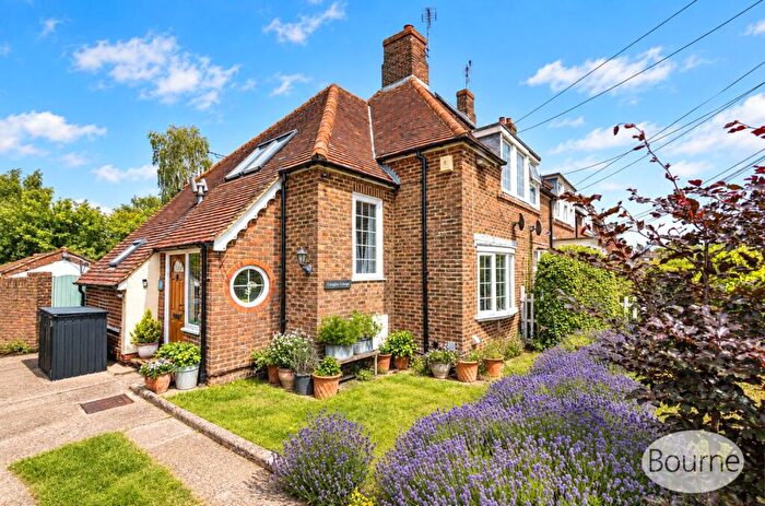 3 Bedroom End Of Terrace House For Sale In Old Epsom Road, East Clandon, Guildford, Surrey, GU4