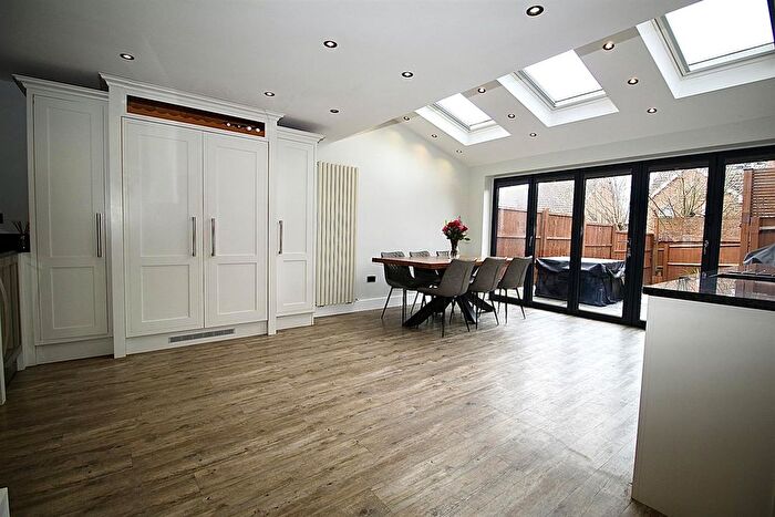 4 Bedroom Semi-Detached House To Rent In Lucern Close, Hammond Street, Cheshunt, Waltham Cross, EN7