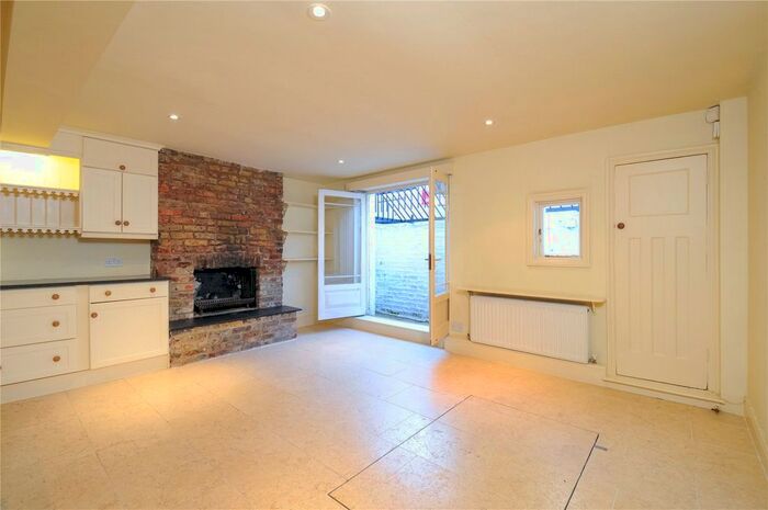 3 Bedroom Property To Rent In Rickett Street, Chelsea Village, SW6