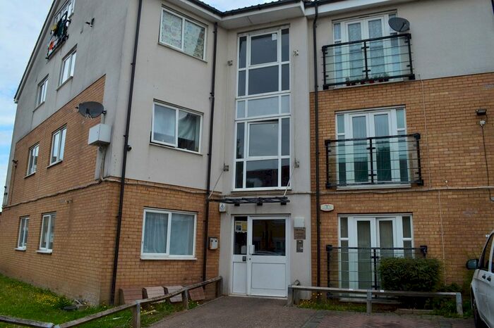 2 Bedroom Flat To Rent In Berengers Place, Dagenham, RM9