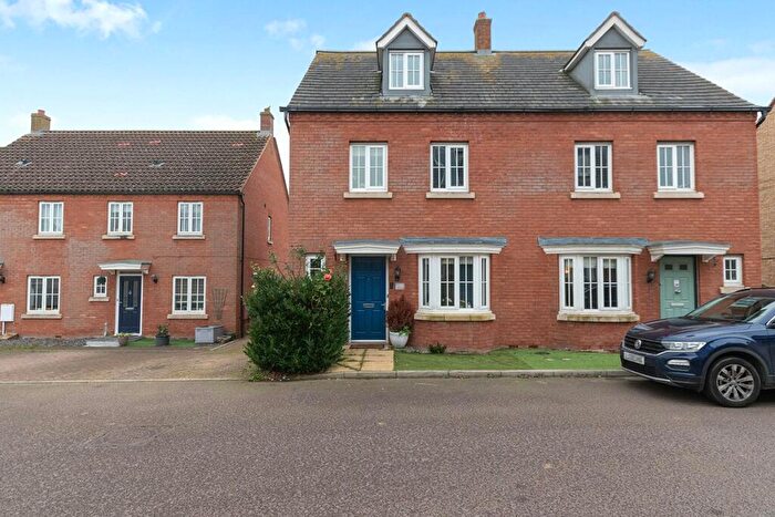 4 Bedroom Semi-Detached House To Rent In Bluebell Drive, Lower Stondon, Henlow, Bedfordshire, SG16