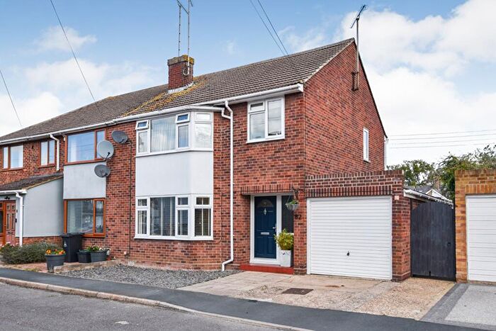 3 Bedroom Semi-Detached House For Sale In Crescent Road, Heybridge, CM9