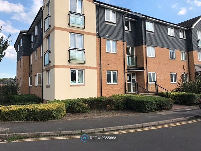 2 Bedroom Flat To Rent In Wapshott Road, Staines-Upon-Thames, TW18