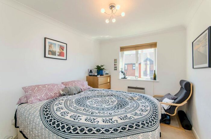 1 Bedroom Flat To Rent In Kipling Drive, Colliers Wood, London, SW19