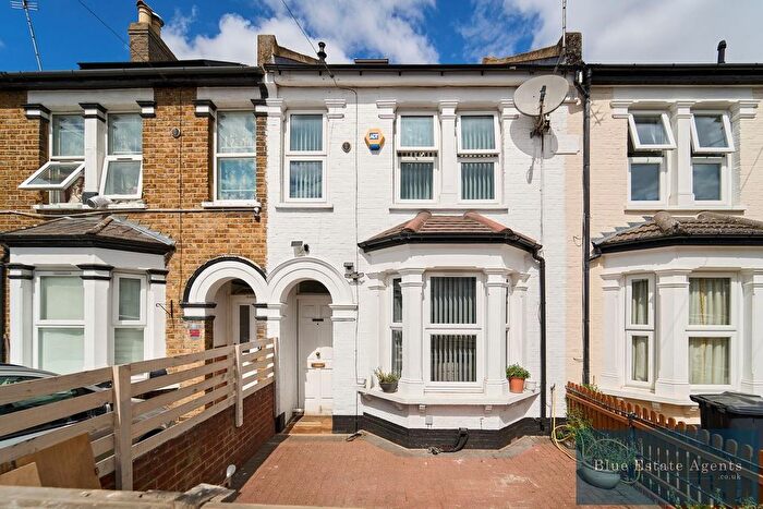 5 Bedroom Terraced House For Sale In Inwood Road, Hounslow, TW3