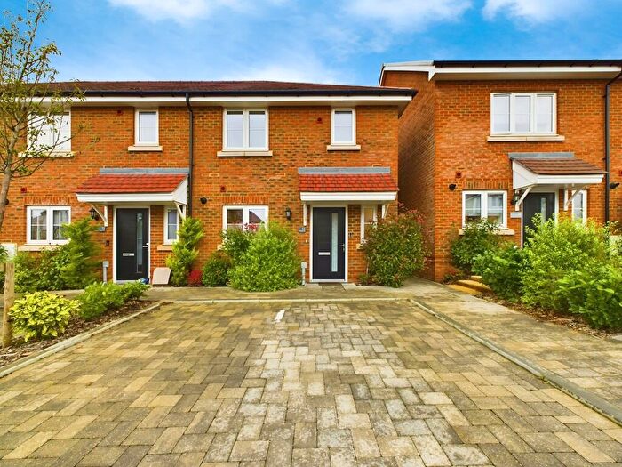 3 Bedroom Semi-Detached House To Rent In Brighton Link, Faygate, RH12