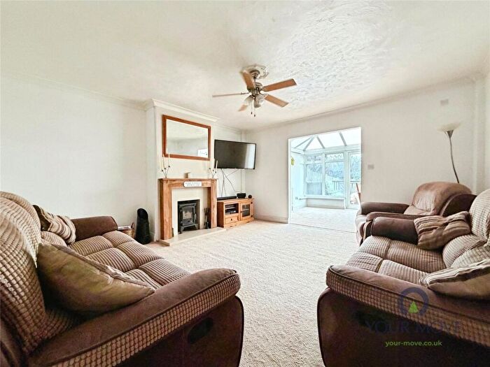 3 Bedroom Terraced House For Sale In New Road, Ditton, Aylesford, Kent, ME20