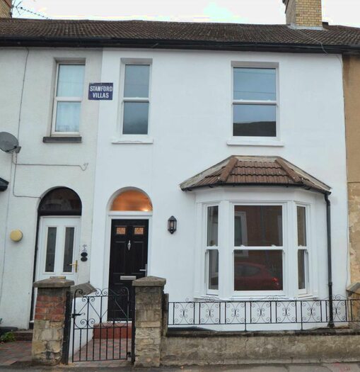 3 Bedroom Property To Rent In Eastworth Road, Chertsey, KT16