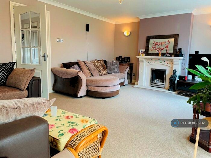 4 Bedroom Detached House To Rent In Salisbury Gardens, Basingstoke, RG22