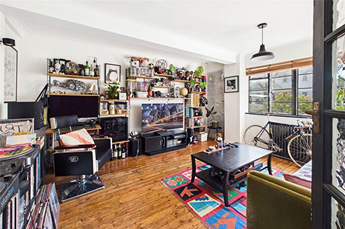 1 Bedroom Flat For Sale In Corner Fielde, Streatham Hill, London, SW2