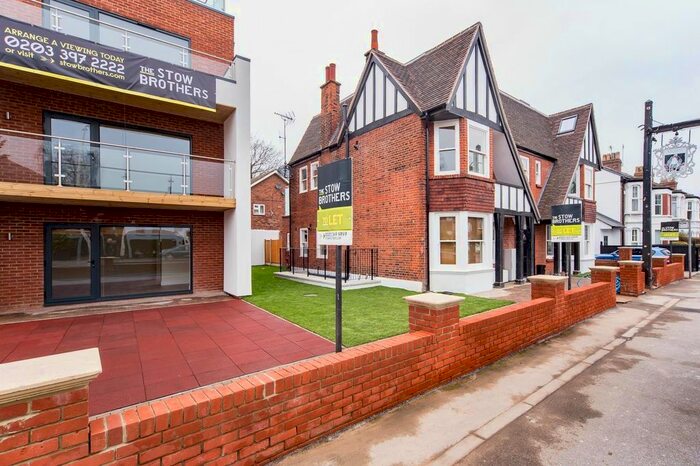 3 Bedroom Flat To Rent In New Wanstead, London, E11