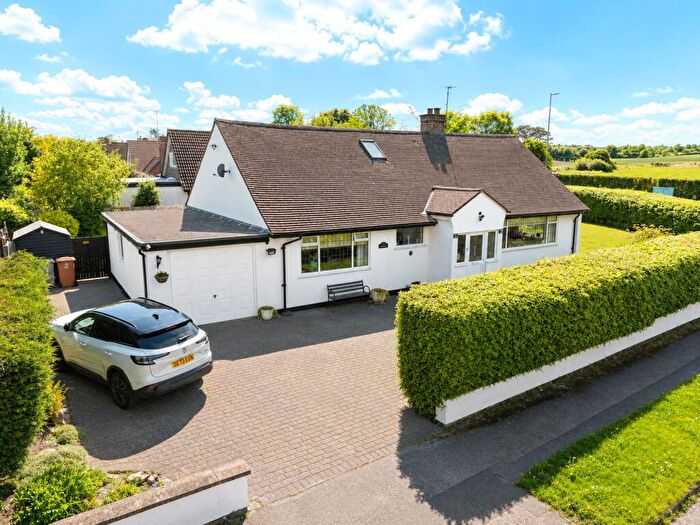 3 Bedroom Bungalow For Sale In Whitehouse Lane, Heswall, Wirral, CH60