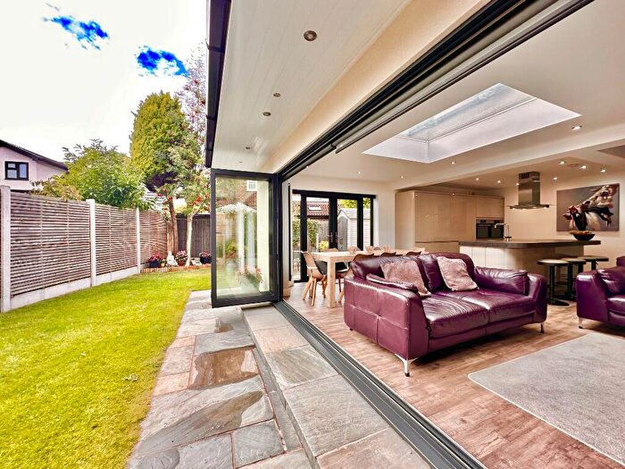 4 Bedroom Detached House For Sale In Ravenstone Drive, Sale, Greater Manchester, M33