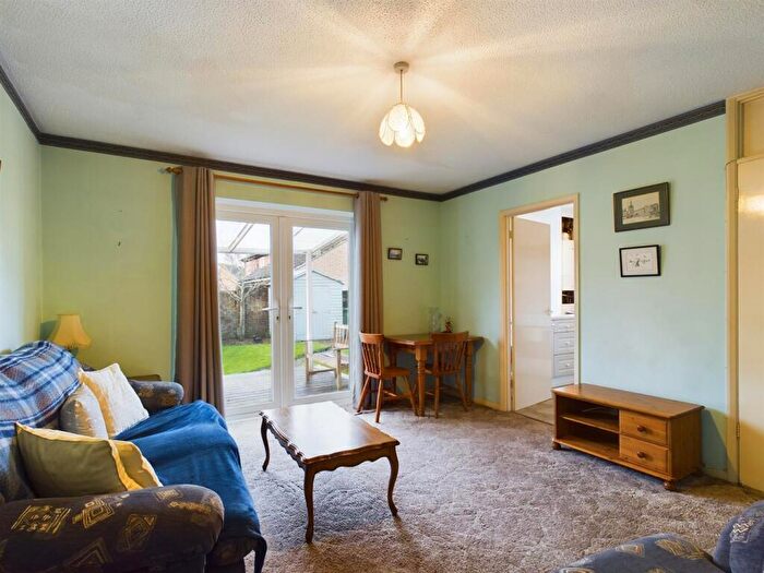 2 Bedroom Bungalow For Sale In Hewlett Close, Chippenham, SN15