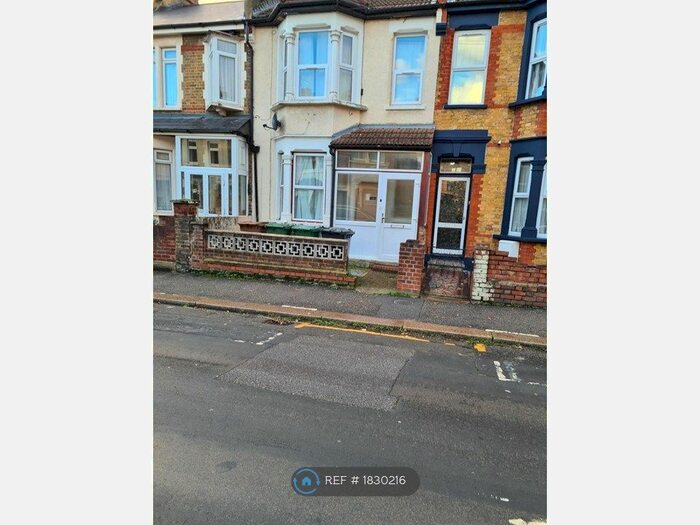 2 Bedroom Flat To Rent In Edinburgh Road, London, E17