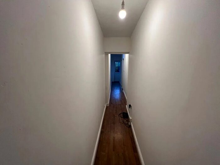 3 Bedroom Flat To Rent In St. Mary Road, London, E17