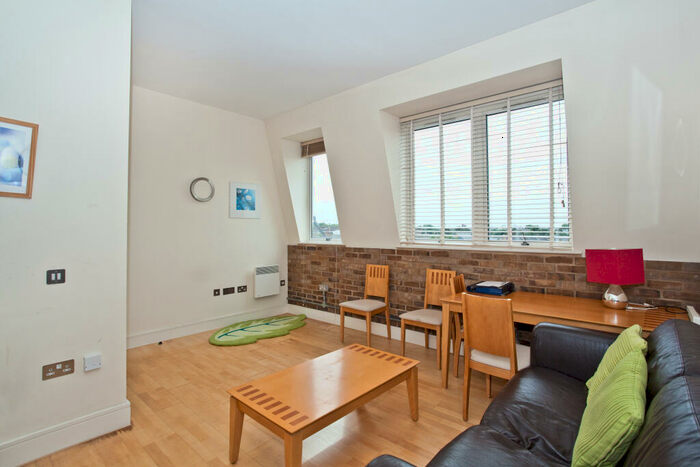 1 Bedroom Apartment To Rent In South City Court, Peckham Grove, Peckham, London, SE15