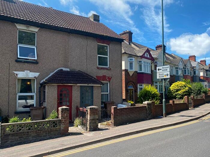 2 Bedroom End Of Terrace House To Rent In Station Road, Strood, ME2