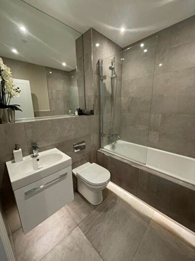 1 Bedroom Apartment For Sale In High Street, Walton-on-Thames, KT12