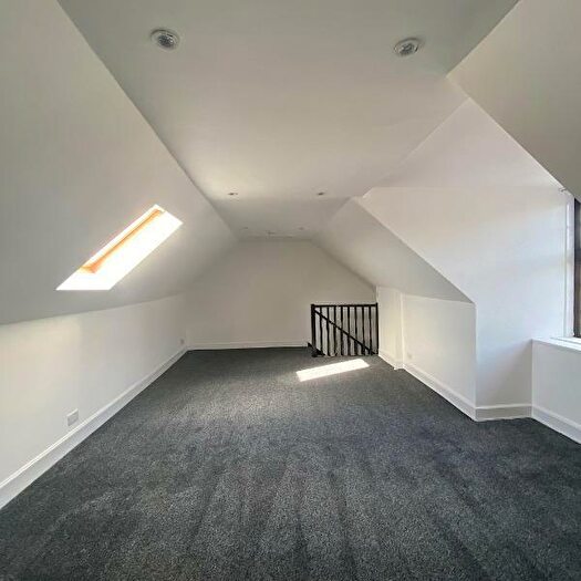 2 Bedroom Flat To Rent In James Square, Crieff, Perthshire, PH7